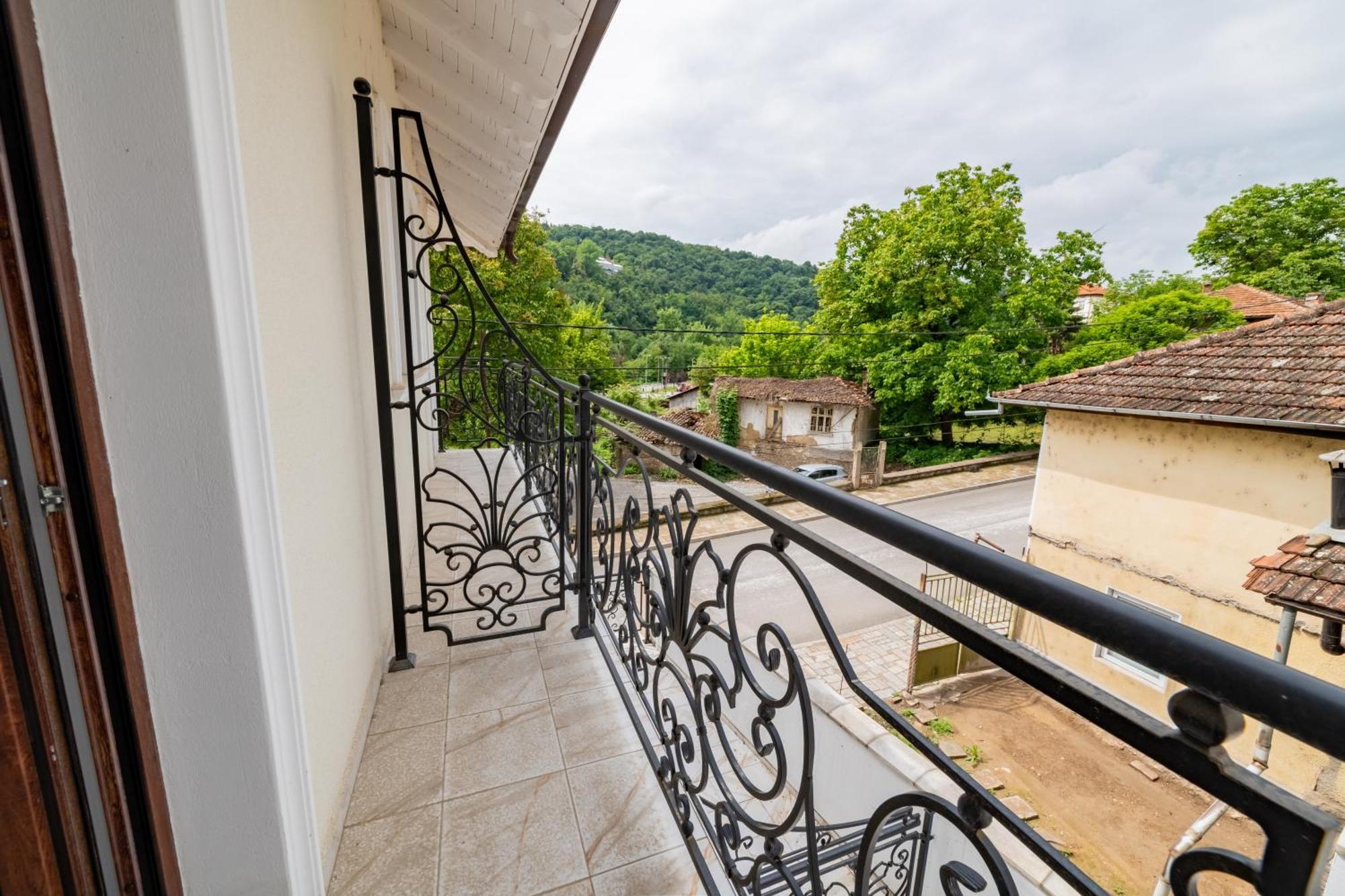 Ариа Hotell Veliko Tărnovo Exteriör bild